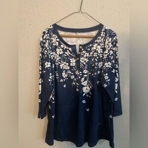 XXL blue and white top